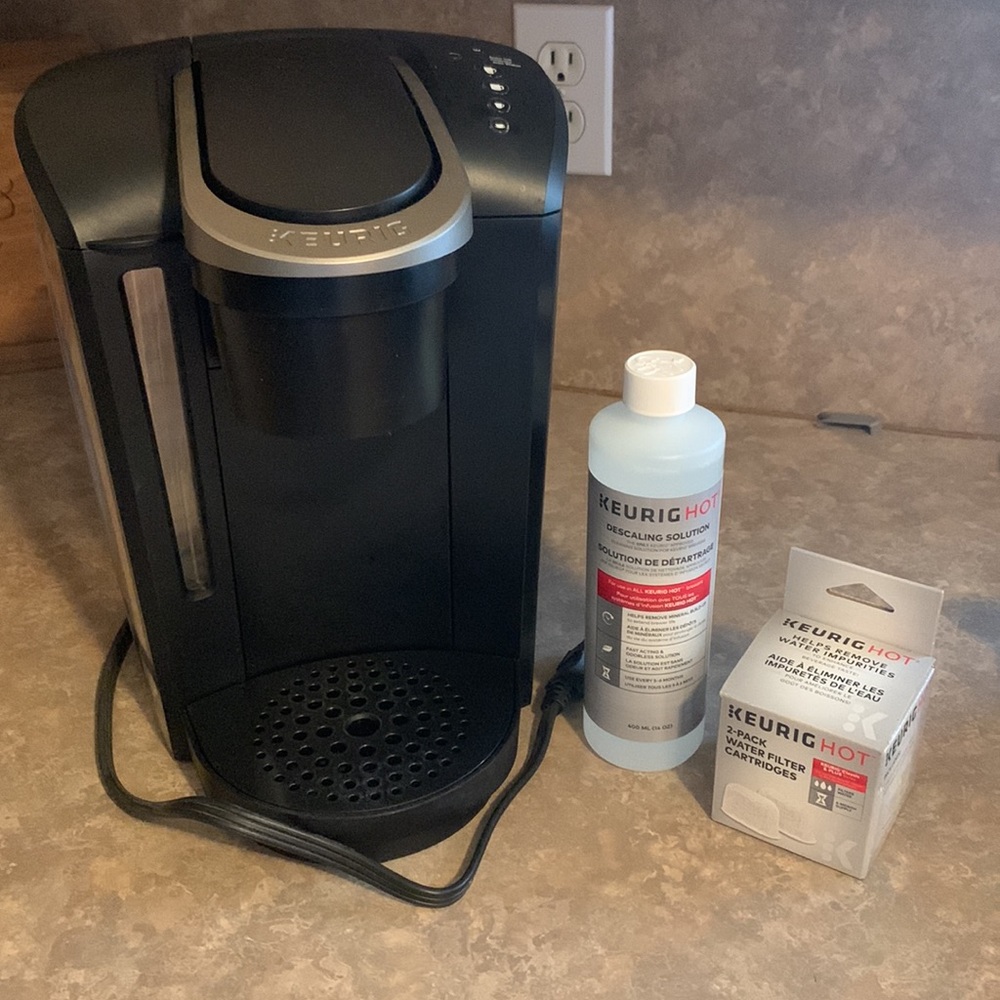 Keurig single serve coffee maker with descaler & water filters